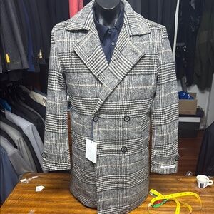 Gray Pea Coat with Classic Tailored Silhouette Italian cashmere vero